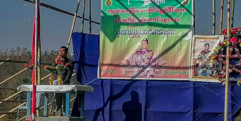 မင်းပြားမြို့နယ်၊ ချော်ချောင်းကျေးရွာတွင်ပြုလုပ်သည့် ဗိုလ်ချုပ်ခိုင်ရာဇာ ကျဆုံးခြင်း ဝမ်းနည်းအောက်မေ့ဖွယ်အခမ်းအနား။ ဓာတ်ပုံ - ဉီးမြတ်ထွန်း