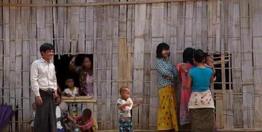 (ပလက်ဝမြို့မှ စစ်ဘေးရှောင်စခန်းတစ်ခုအား တွေ့ရစဉ်) photo - Chin World Media