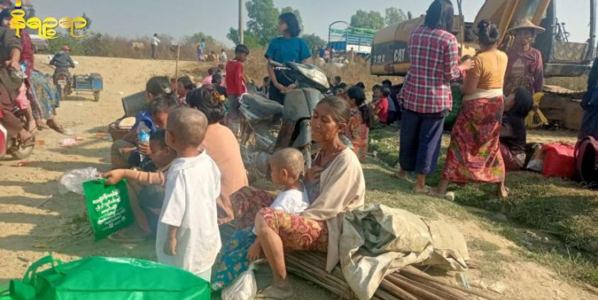 Displaced people who were repatriated from Yaehpyukan IDP camp in Ponnagyun