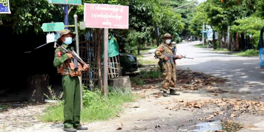 ရခိုင်ပြည်နယ်၊ ကျောက်ဖြူမြို့ပေါ်တွင် တာဝန်ချထားသော မြန်မာစစ်တပ်၏ တပ်ဖွဲ့ဝင်များကို ၂၀၂၁ ခုနှစ်က တွေ့ရစဉ်။