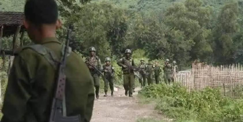 ရှေ့တန်းတစ်နေရာမှာတွေ့ရတဲ့ စစ်ကောင်စီတပ်သားများ (ပုံဟောင်း)