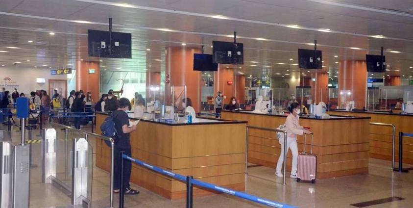 ရန်ကုန်မြို့ လေဆိပ်သို့ ပြန်လည်ဝင်ရောက်စဉ် (MOI)