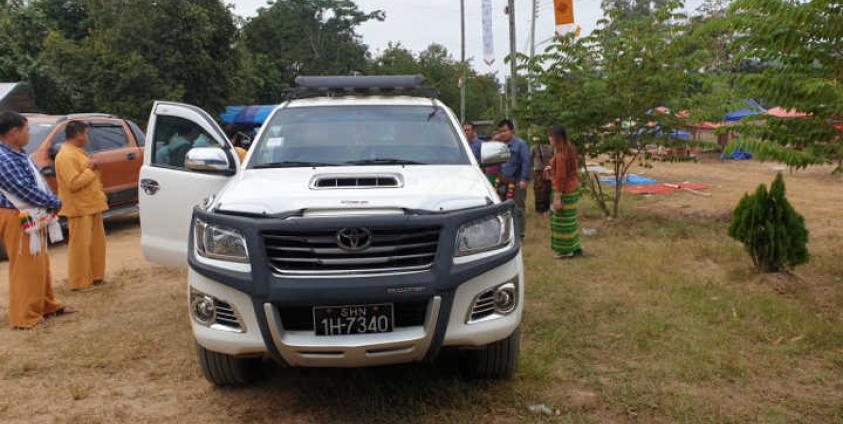 ဓာတ်ပုံများ >> ဒေသခံတစ်ဦး