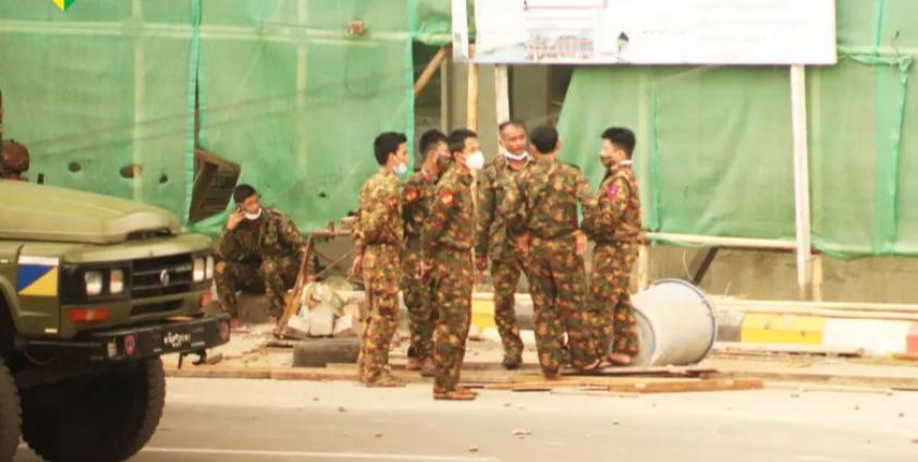 မြစ်ကြီးနားမြို့တွင်း နေရာတွေမှာ မြင်တွေ့ရတဲ့ စစ်ကောင်စီတပ်ဖွဲ့များ။