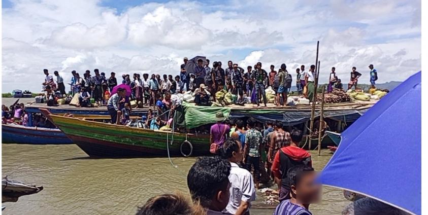 လက်နက်ကြီးများဖြစ်ပစ်ခတ်နေမှုကြောင့် လွန်ခဲ့သည့် လအနည်းငယ်က ရသေ့တောင်ဒေသခံများ ထွက်ပြေးနေကြစဉ် (ဓာတ်ပုံဟောင်း) ဓာတ်ပုံ-  CJ