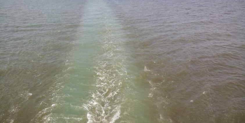 မြေပုံမြို့နယ်အတွင်း မြစ်ကြောင်းများတွင် ရေဆိုးရေညစ်များ ဖြစ်ပေါ်နေသည့် ရေစီးကြောင်းကို တွေ့ရစဉ်