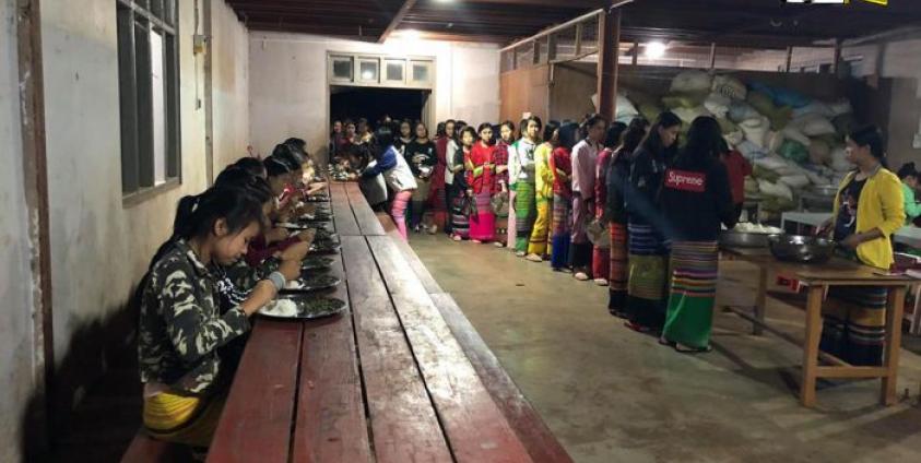 တောင်ကြီးမြို့ လွိုင်လုံ ပညာဗောဓိ ပရဟိတကျောင်းမှ ကျောင်းသူကျောင်းသားလေးများ