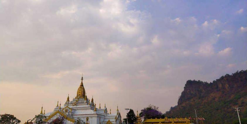 တောင်ချွန်းနောက်ခံပုံရိပ်နှင့် စူဠာမုနိလောကချမ်းသာဘုရား(Photo Credit to Sai Moe)
