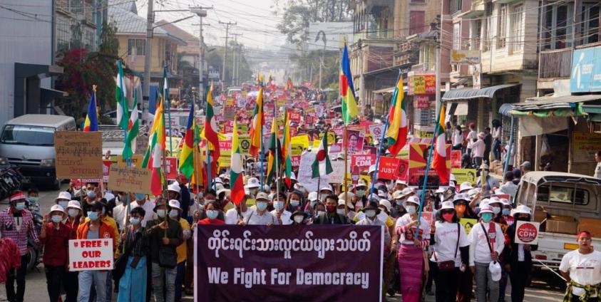 ကျောက်မဲမြို့တွင် မေလကပြုလုပ်သည့် စစ်အာဏာရှင်ဆန့်ကျင်ရေးသပိတ်စစ်ကြောင်း