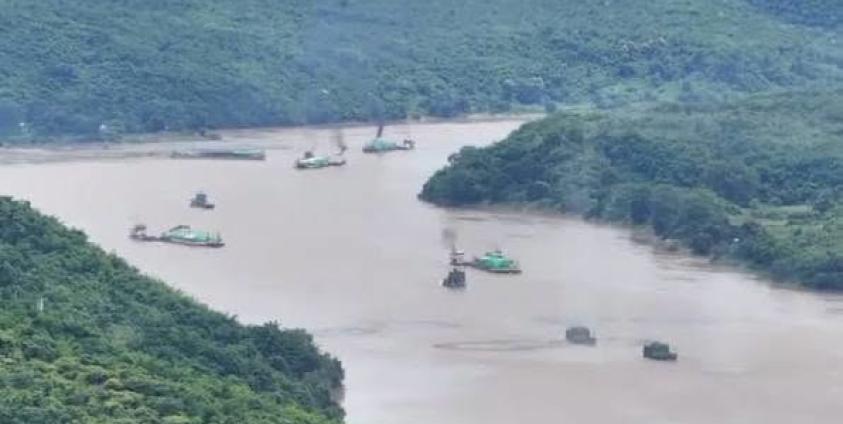 ၂၀၂၅ ခုနှစ်က ဧရာဝတီမြစ်ကိုဆန်တက်တဲ့ စက်လှေများကို MDY PDF တပ်က တိုက်ခိုက်စဉ်/ Credit