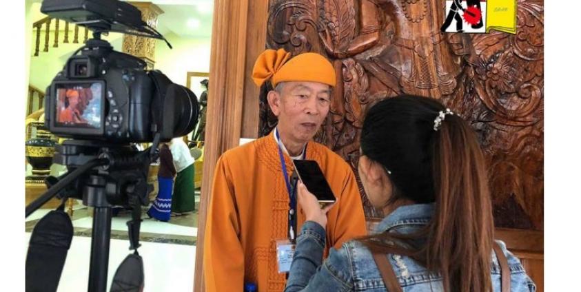 SNLD ပါတီပြည်နယ်လွှတ်တော်အမတ် ဦးစိုင်းမျိုးမြင့် အားသျှမ်းသံတော်ဆင့်မှ တွေ့ဆုံမေးမြန်းနေစဉ်