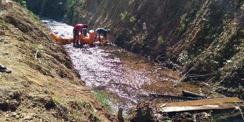 ရွာ ၉ ရွာ မှီခိုအားထားသော အွမ်းလောင်းချောင်း ထိန်းသိမ်းမှုပြုလုပ် (ဓါတ်ပုံ – မူအက်စတာ)