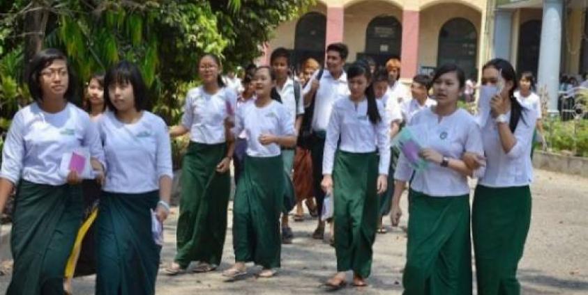 ကိုဗစ်ကာလ မတိုင်ခင်က  စာမေးပွဲ ဖြေဆိုပြီး ကျောင်းသူ၊ သားများ  (Internet)