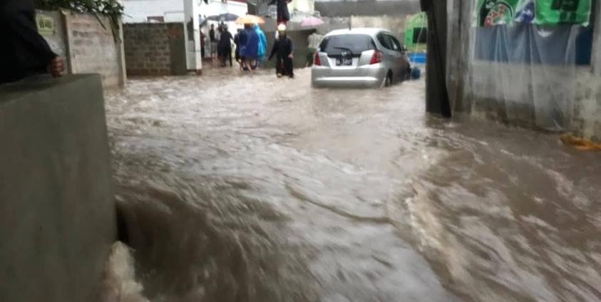 တောင်ကြီးမြို့ မေ ၁၅ ရက် ရေကြီးနေသည့် အခြေအနေ။