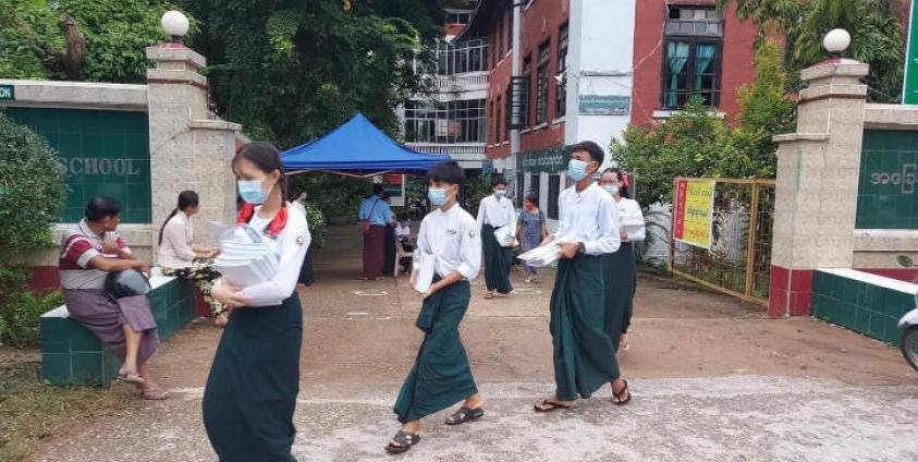 ကိုဗစ်ပထမလှိုင်းတွင် ကျောင်းများဖွင့်လှစ်ခဲ့စဉ်