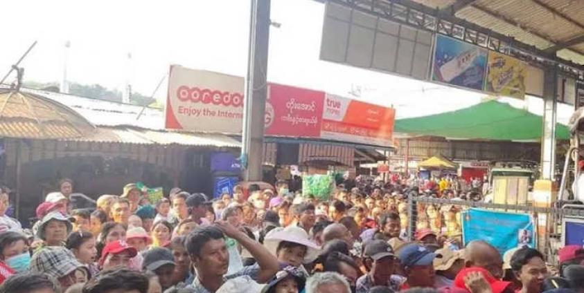 Photo – Pilgrims visiting the Kyaik Htee Yoe pagoda (Aung Kyaw Thu)