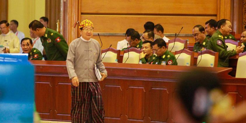 ပြည်သူ့လွှတ်တော်အစည်းအဝေးသို့ တက်ရောက်လာသည့် ဦးတီခွန်မြတ်(ဓာတ်ပုံ- မင်းမင်း/မဇ္ဈိမ)