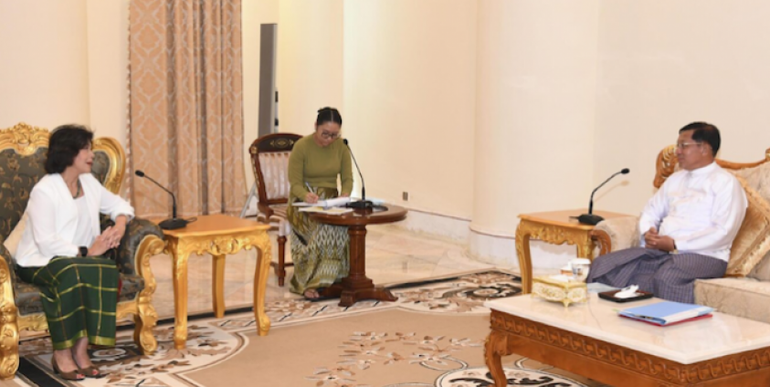 United Nations' new special envoy for Myanmar Noeleen Heyzer (L) talking with Myanmar military chief and Chairman of the State Administration Council Senior General Min Aung Hlaing (R) during their meeting in Naypyitaw, Myanmar, 17 August 2022. Photo: MNA