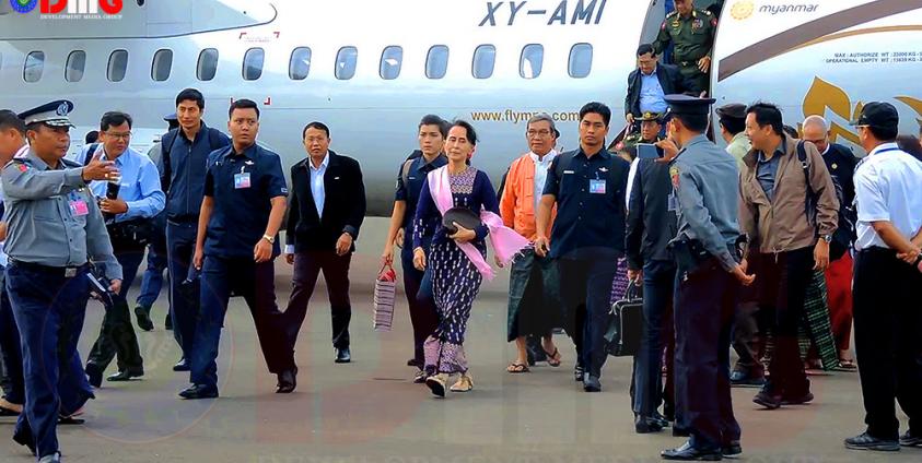 ဒေါ်အောင်ဆန်းစုကြည်သည် ၂၀၁၇ နိုဝင်ဘာ ၂ ရက်က မောင်တောဒေသသို့ သွားရောက်ခဲ့သည်။