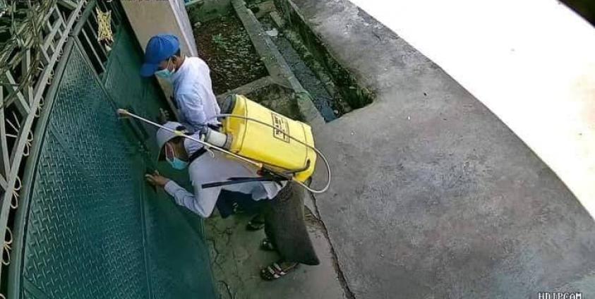 ဆေးလိုက်လံဖြန်းပေးသူ