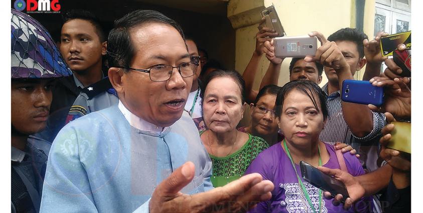 (ပုံစာ - ဒေါက်တာအေးမောင်သည် ရခိုင့်ဦးဆောင်ပါတီကို ဦးဆောင်တည်ထောင်သူတစ်ဦး ဖြစ်သည်။)