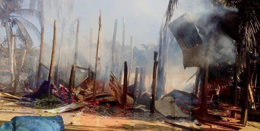 တပ်မတော်မှ ရဟတ်ယာဉ်သုံး တိုက်ခိုက်သောကြောင့် ခထီးလှကျေးရွာတွင် နေအိမ် ၈ လုံး မီးလောင်ဆုံးရှုံးသွားသည်။ (ဓာတ်ပုံ - DMG)