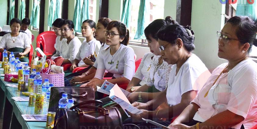 မောင်တောအထက(၁)တွင် ပြုလုပ်သော ပညာရေးဆွေးနွေးပွဲတစ်ခုတွင် တွေ့ရသော ဆရာမများ။ ဓာတ်ပုံ - ပျံလွှား / DMG