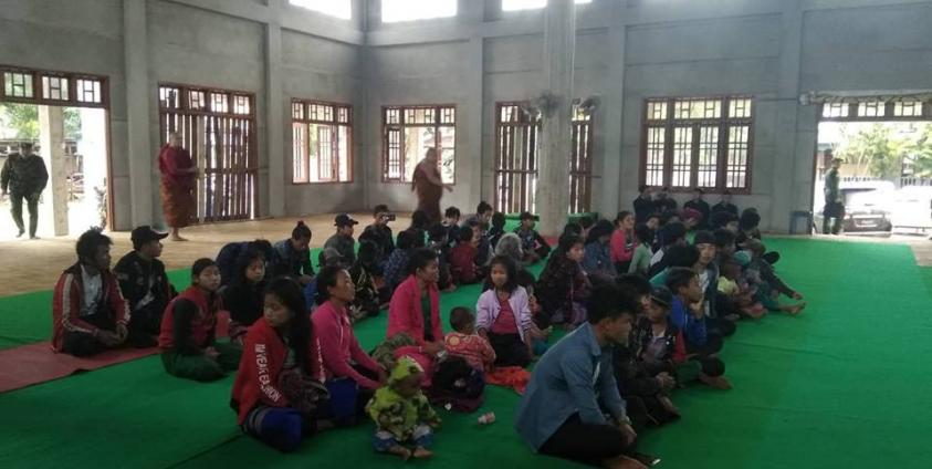 လင်းခေးရောက် နောင်ချိုရွာမှ စစ်ဘေးရှောင်တချို့ 