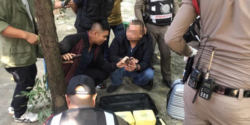 Photo Credit to Chiang Rai Report- မယ့်ကျန်းထိုင်းရဲများဖမ်းဆီးခြင်းခံရသည့် စစ်သားဟောင်း မစ္စတာ အဒီးဆတ်၏ကားအတွင်းပါ မူးယစ်ဆေးဝါးများ