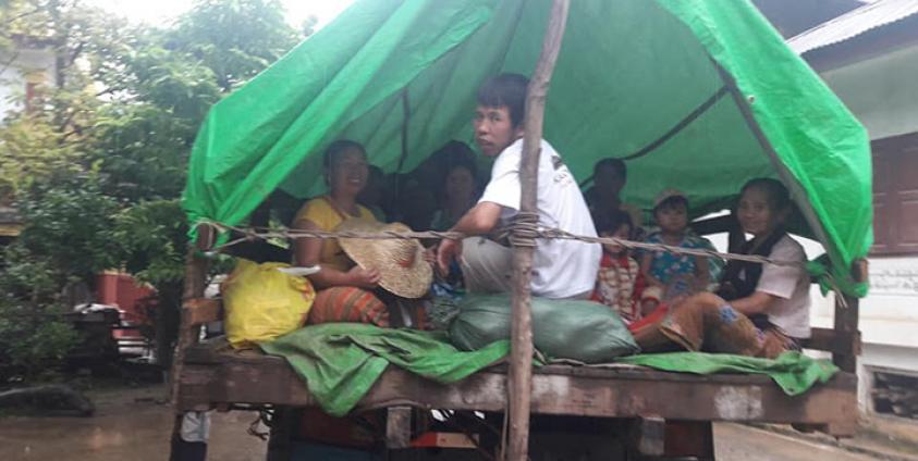 Photo by Ko Sai /နားလွယ်ရွာ လုံးလှဖွန်းဂိုဒေါင်မှ စစ်ဘေးရှောင်များ ပျော်ပျော်ပါးပါးနေရပ်ပြန်ကြစဉ်