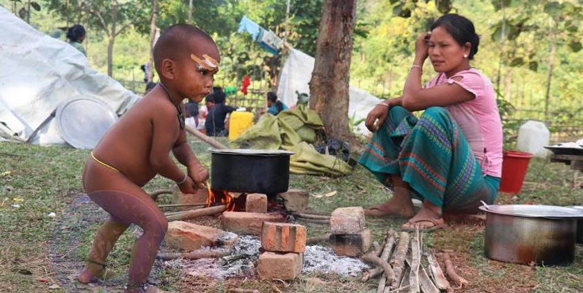 ပုဏ္ဏားကျွန်းမြို့နယ် သင်းပုန်းတန်း စစ်ဘေးရှောင်စခန်းမှ မြင်ကွင်းတစ်ခု/ ဓာတ်ပုံ - သက်နိုင်
