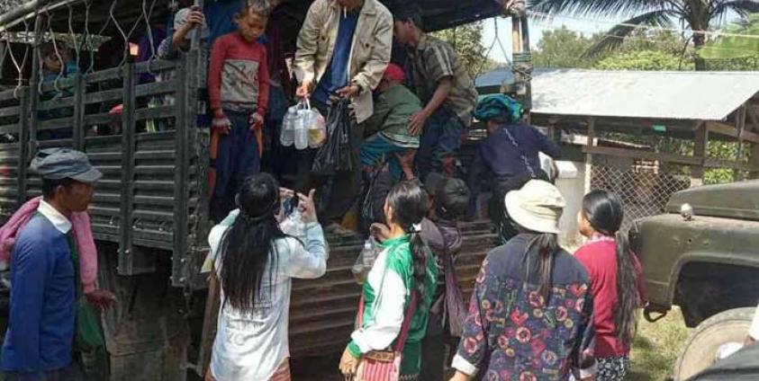 Photo by Mong Pan Youth/ သံလွင်အရှေ့ခြမ်းရောက် မိုင်းပန်မှစစ်ဘေးရှောင်များအား နေရပ်ပြန်ပို့