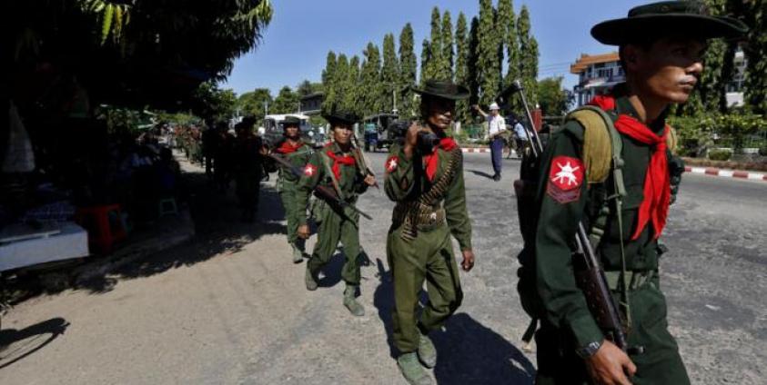 Myanmar soldiers, arriving back from the unrest area in Rakhine state, march in Sittwe city, capital of Rakhine State, Myanmar, 31 October 2012. Photo: Nyein Chan Naing/EPA