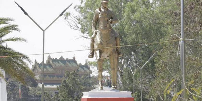 လွိုင်ကော်မြို့ရှိ ဗိုလ်ချုပ်မြင်းစီးကြေးရုပ် (ဓာတ်ပုံ- Union of Karenni State Youth-UKSY)