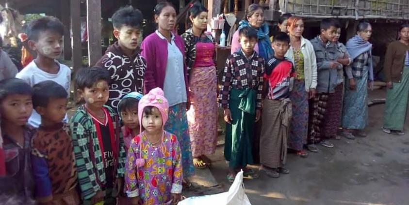 စေတီတောင်ရွာသို့ ရောက်ရှိနေသည့် ကံပြင်ကျေးရွာမှ စစ်ဘေးရှောင်များ