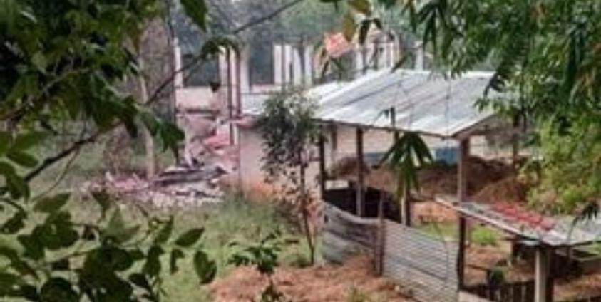 ရွာငံမြို့နယ် စစ်ကောင်စီ ဒေသခံပြည်သူအိမ် မီးရှို့ဖျက်စီး