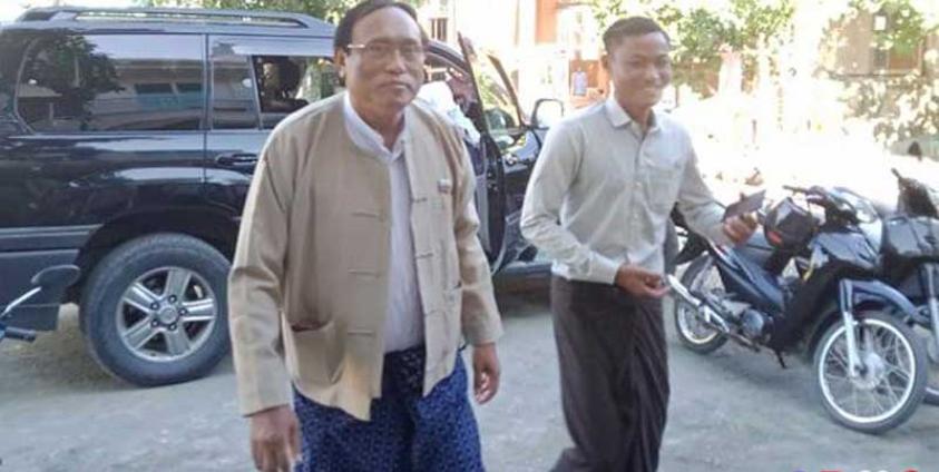 ရခိုင်ပြည်ရွေးကောက်ပွဲဆိုင်ရာစောင့်ကြည့်လေ့လာရေးအဖွဲ့ ရုံးဖွင့်ပွဲသို့ ရခိုင်ပြည်နယ်လွှတ်တော် ဥက္ကဋ္ဌ ဦးစံကျော်လှ (ဝဲ) တက်ရောက်လာစဉ်။
