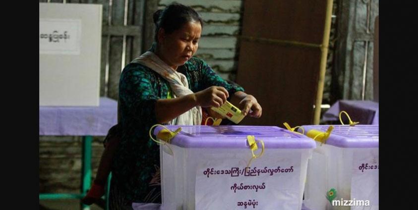 A woman casts her vote at a polling station during by-elections on 03 November 2018. Photo: Mizzima