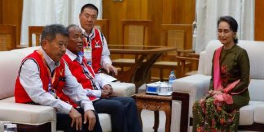 ဇူလိုင် ၁၂ ရက် ဒေါ်အောင်ဆန်းစုကြည်က မြောက်ပိုင်းမဟာမိတ်အဖွဲ့ဝင် ၀ ပြည်သွေးစည်းညီညွတ်ရေးပါတီ ကိုယ်စားလှယ်များ နှင့်တွေ့ဆုံစဉ်