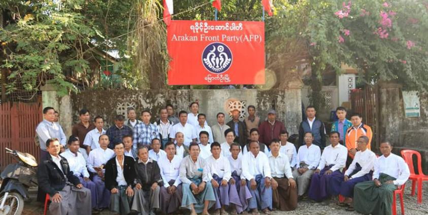 ရခိုင့်ဦးဆောင်ပါတီ ဆိုင်းဘုတ်တင် အခမ်းအနားတစ်ခုကို တွေ့ရစဉ်။ (ဓာတ်ပုံ-ဦးကျော်လွင်)