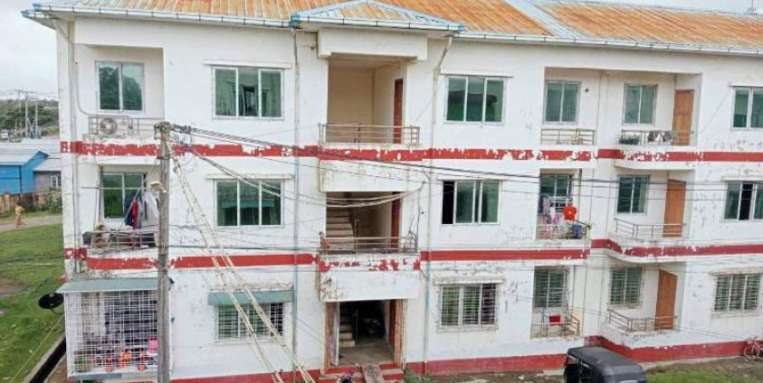 စစ်တွေမြို့၊ ရွှေပြည်တန်တိုက်တန်းကို တွေ့ရစဉ်။