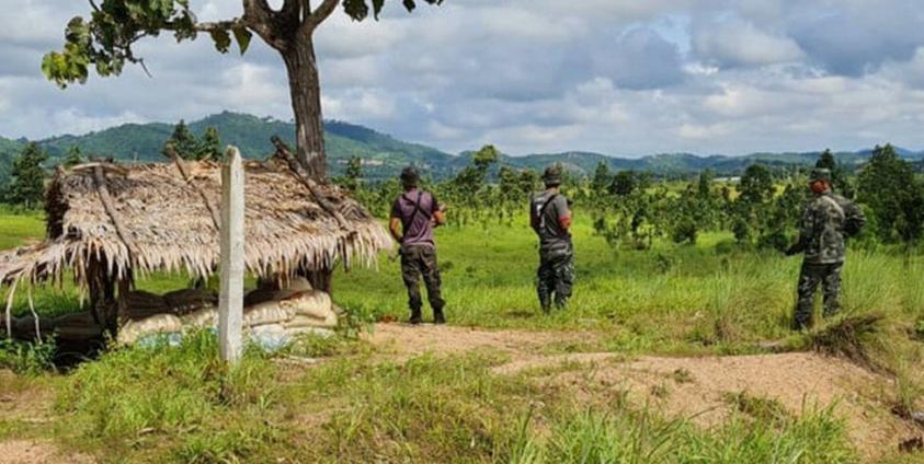 KNLA ပူးပေါင်းအဖွဲ့ဝင်များ လေးကေ့ကော်မြို့သစ်တွင် ပြီးခဲ့သည့် ၂၀၂၁ ခုနှစ် ဒီဇင်ဘာလဒုတိယအပတ်က နေရာယူထားစဉ်။