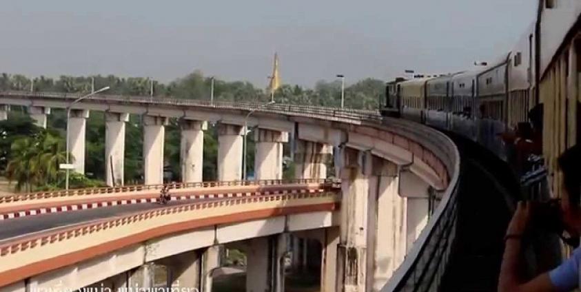 ဓါတ်ပုံ - မော်လမြိုင်-မုတ္တမ သံလွင်တံတားပေါ်ရှိရထားလမ်းပိုင်း