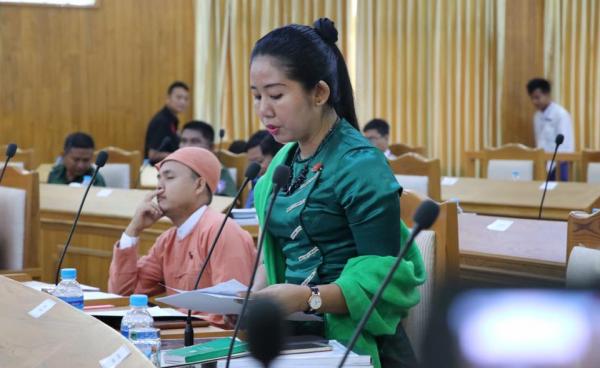 ပြည်နယ်လွှတ်တော်ကိုယ်စားလှယ် ဒေါ်ခိုင်ခိုင်လဲ့ (photo/Facebook)