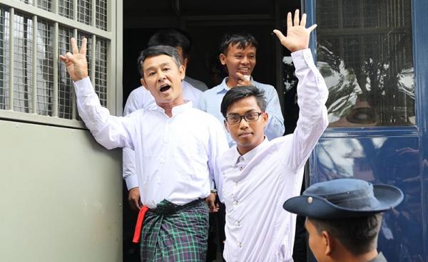 Journalists Aye Nai (L) and Lawi Weng (C) and Pyae Phone Aung (front R) leave the courthouse after appearing for a hearing in Hsipaw in Shan State on July 28, 2017. Photo: AFP