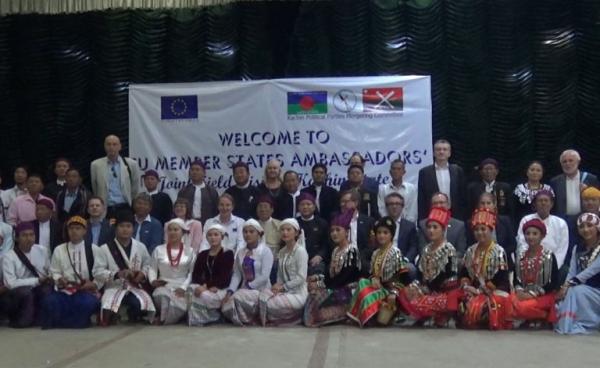 Group photo of EU delegation,Kachin political leaders and people 