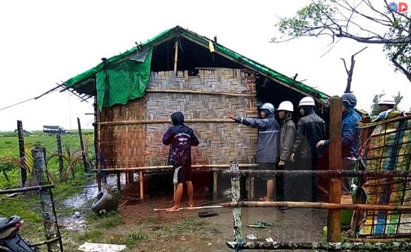 သင်္ဘောကွေ့ကျေးရွာကို အာဏာပိုင်များက ဖြိုဖျက်နေစဉ်။ ဓာတ်ပုံ - ချလူးအောင်