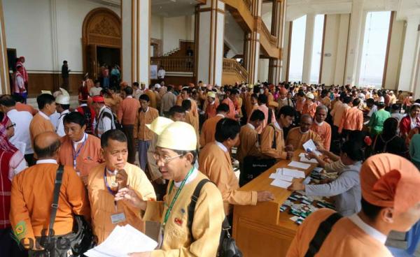 လွှတ်တော်ဥက္ကဌနှင့် ကိုယ်စားလှယ်များကို ဖေဖော်ဝါရီလ ၉ ရက်နေ့ နံနက်ပိုင်းက နေပြည်တော်ရှိ ပြည်ထောင်စုလွှတ်တော်တွင်မြင်တွေ့ရစဉ်။ (ဓာတ်ပုံ သက်ကို)