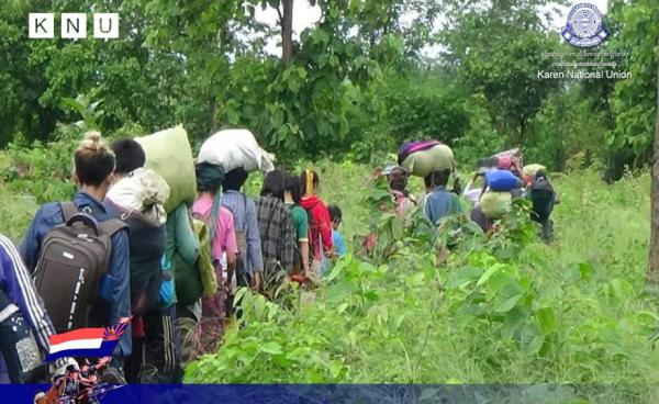 ၂၀၂၂ ခုနှစ် ဩဂုတ်အတွင်းက တိုက်ပွဲများကြောင့် ထွက်ပြေးတိမ်းရှောင်နေသည့် ညောင်လေးပင် ခရိုင်အတွင်းက စစ်ဘေးရှောင်များ (Photo – KNU - ပုံဟောင်း )