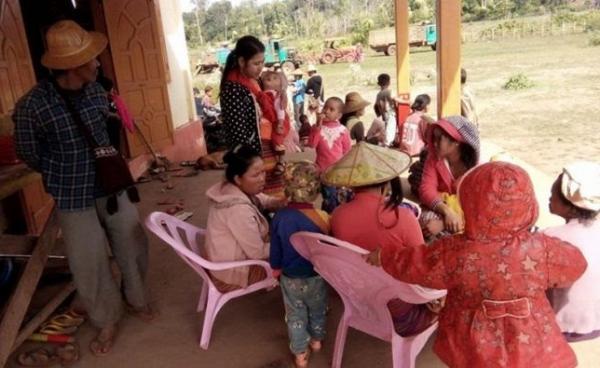 ခိုင်းဟျိုးဘုန်းကြီးကျောင်းရောက် စစ်ဘေးရှောင်ရွာသားများ